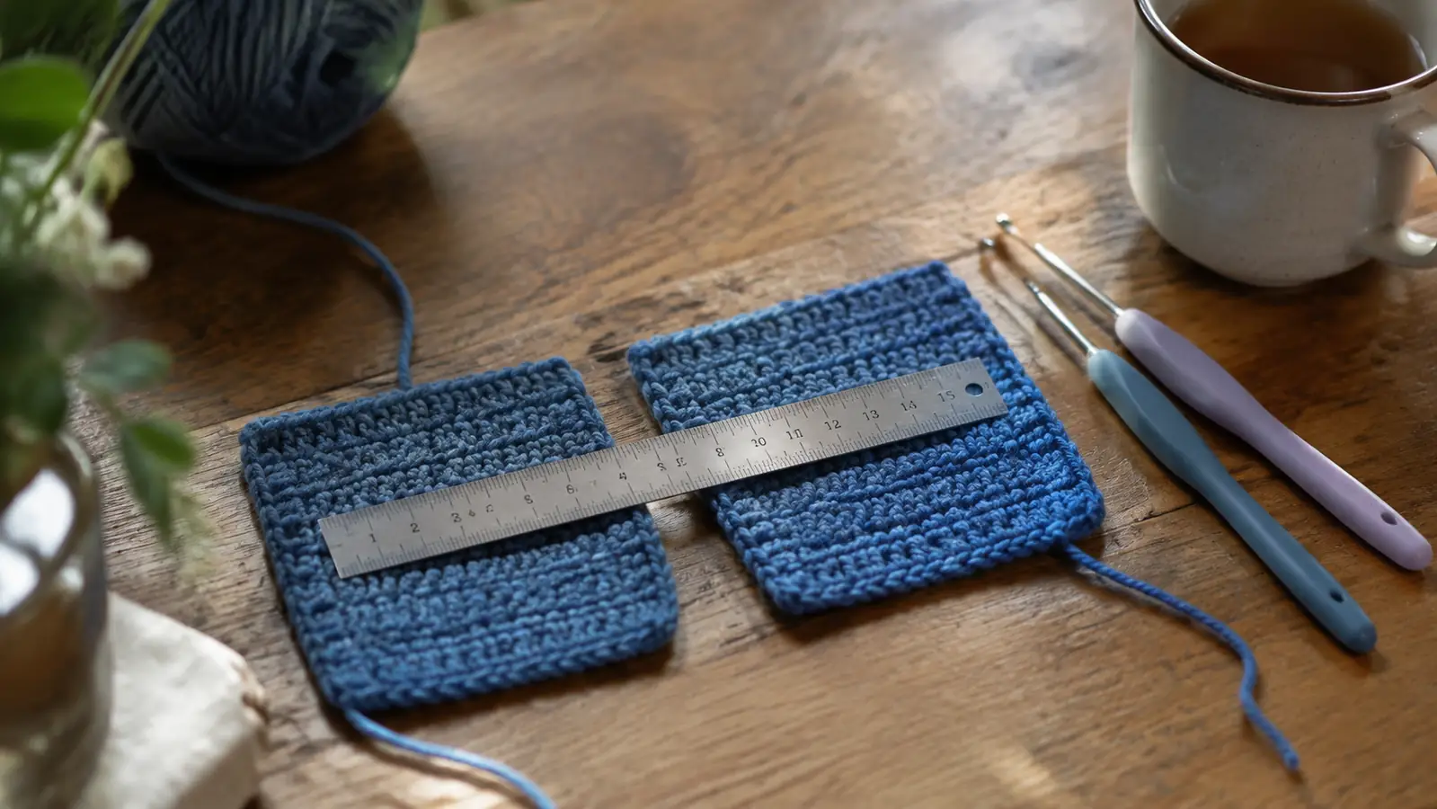 A simple line chart comparing thumb comfort ratings for two ergonomic crochet hook sets over a two-hour session
